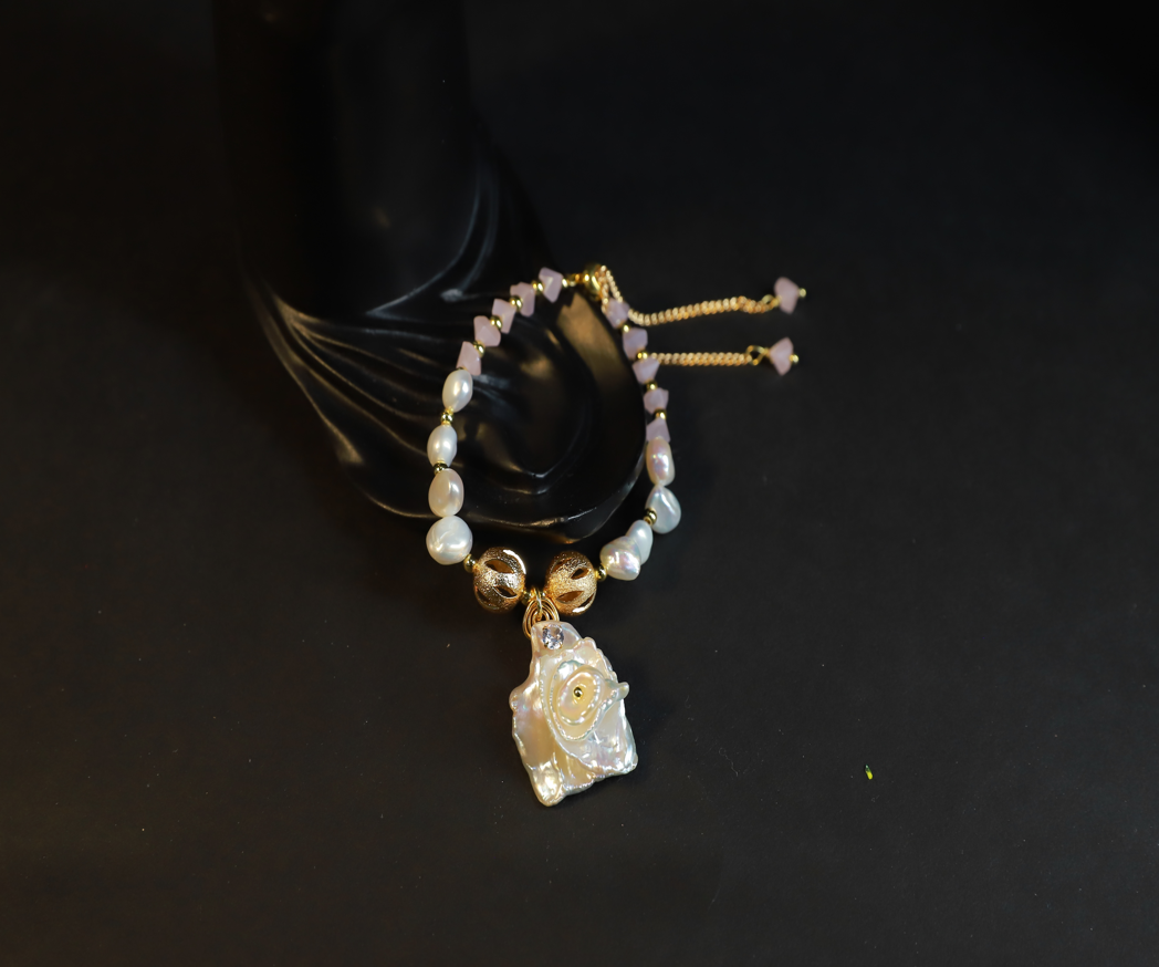 Bracelet - Pearl Flowers In the Palm of Hand