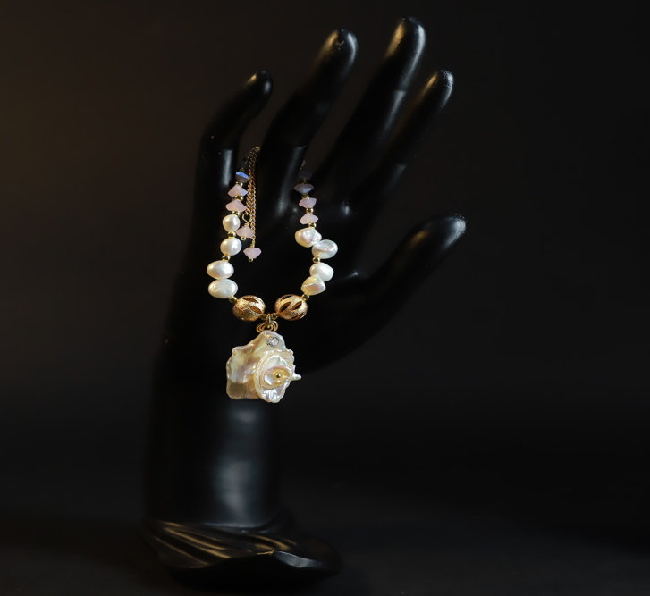 Bracelet - Pearl Flowers In the Palm of Hand