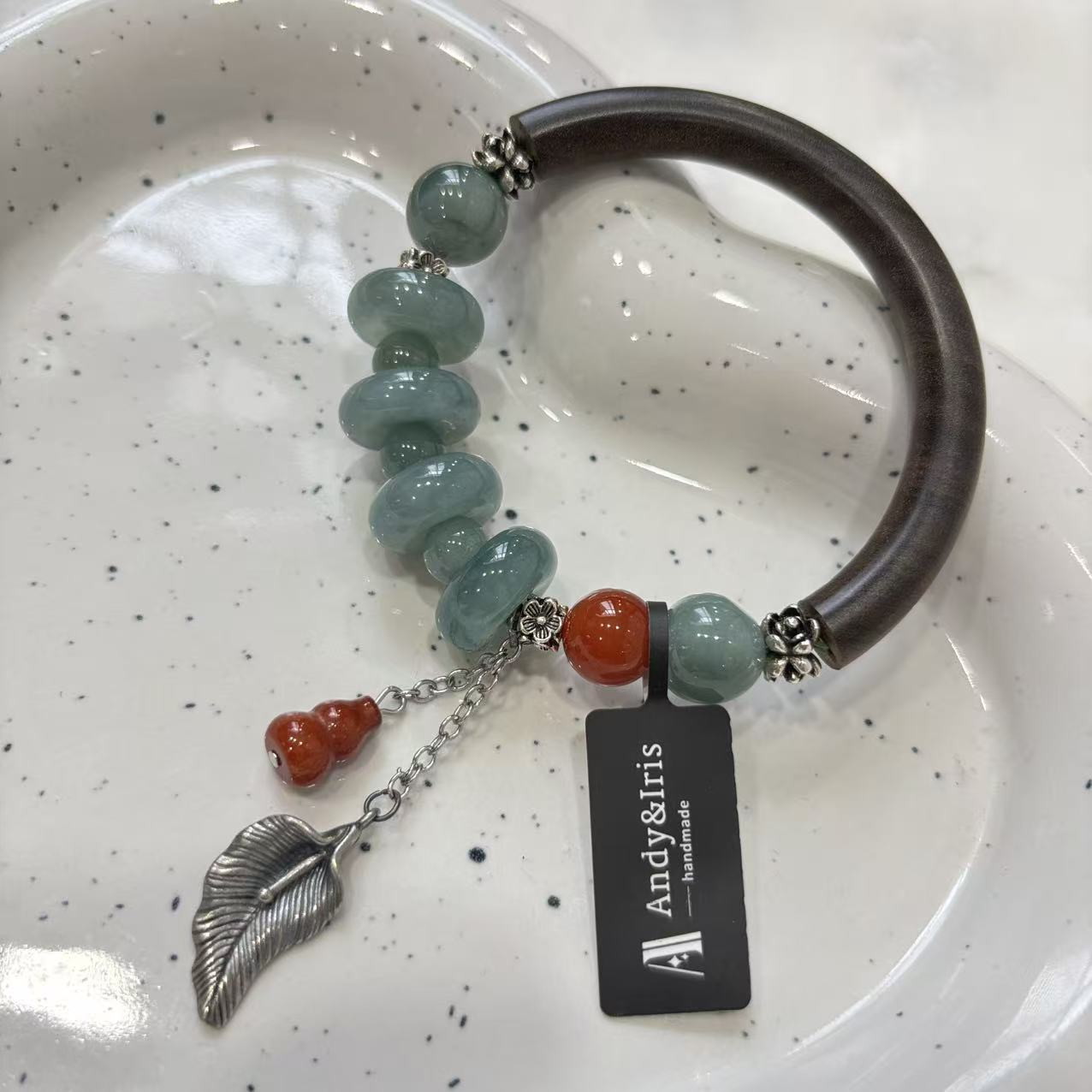 Made of wood, jadeite, Nanhong agate, and silver.