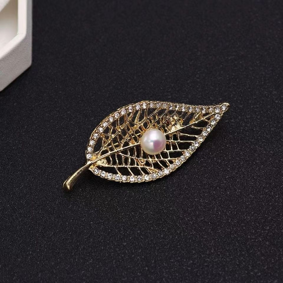 Brooch/Pendant - Freshwater Pearl Leaf