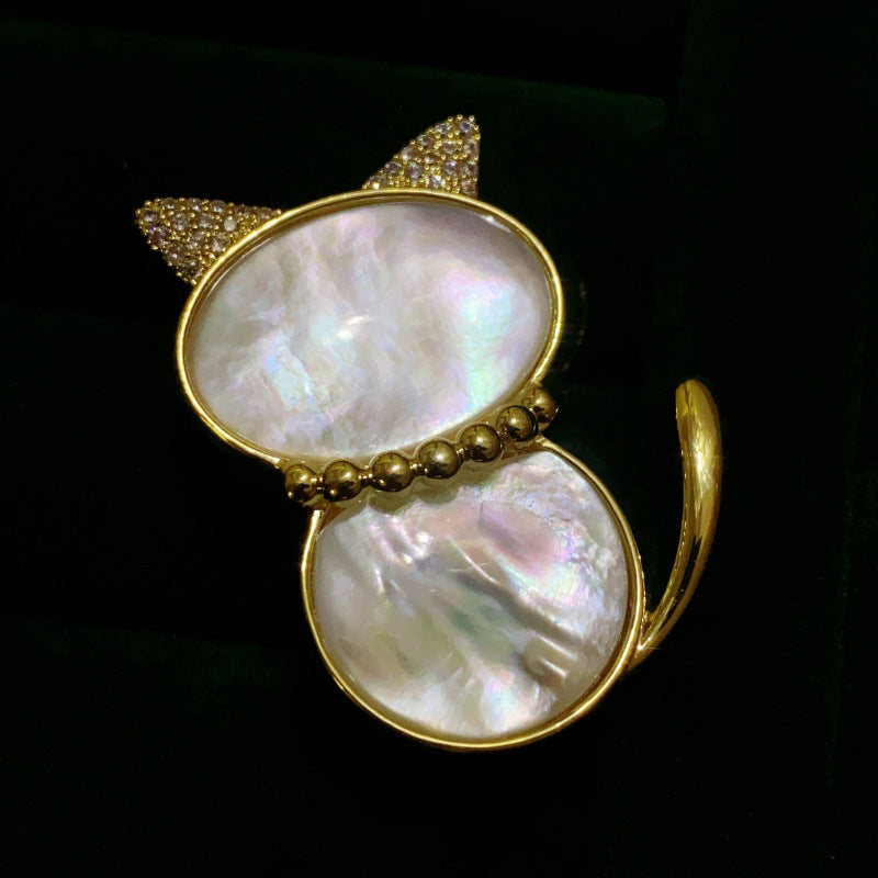 Brooch - Natural shell kitten