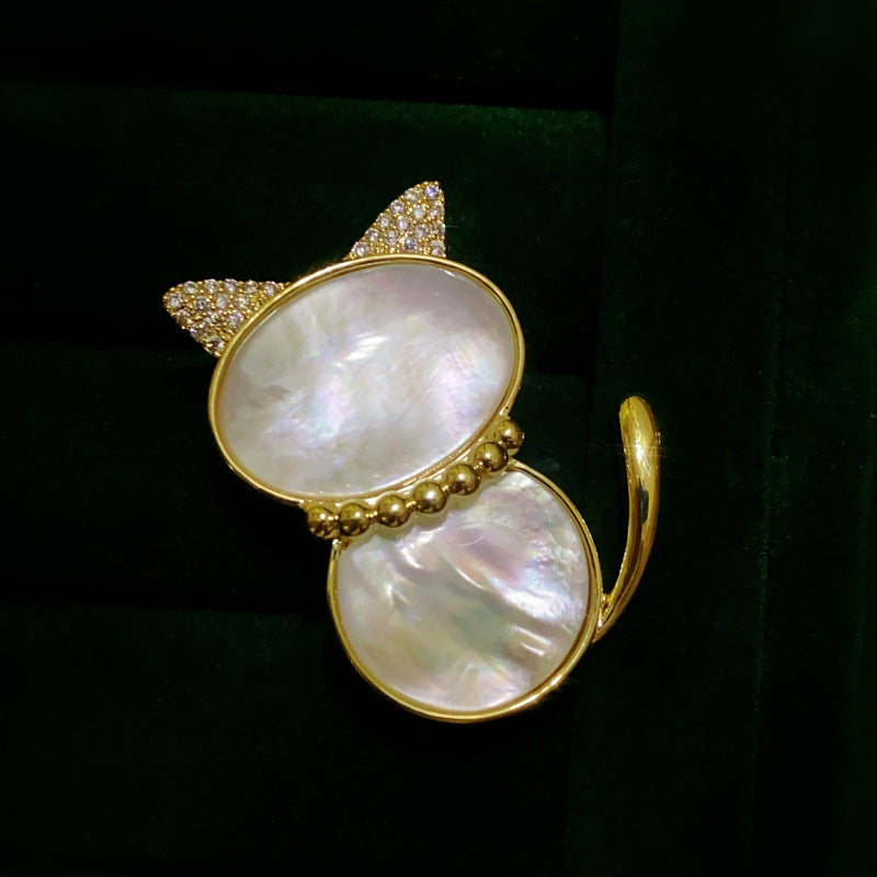 Brooch - Natural shell kitten