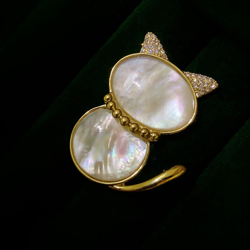 Brooch - Natural shell kitten