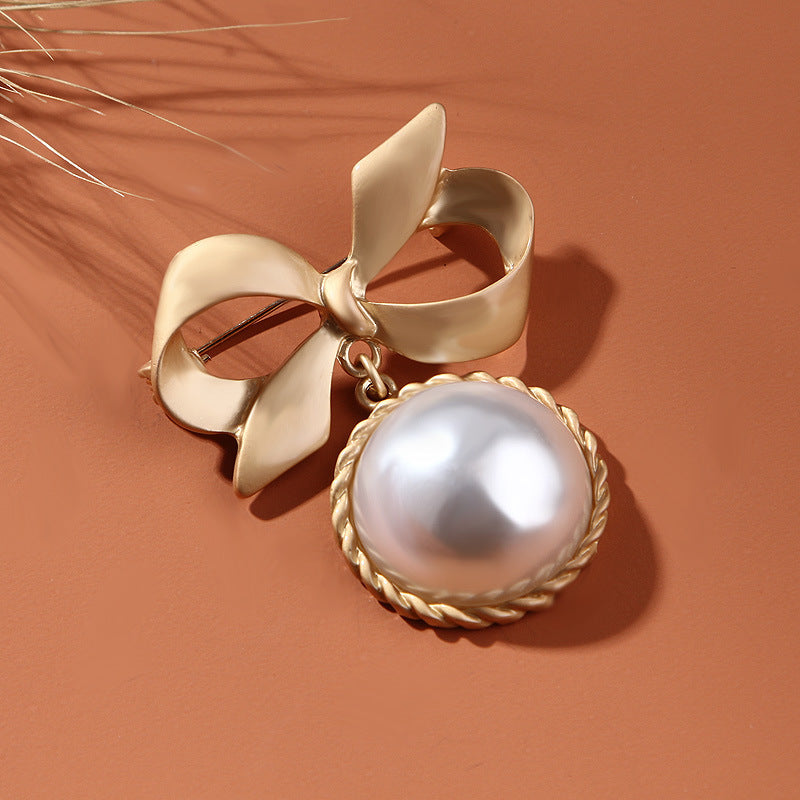 Brooch - Vintage Pearl Bowknot