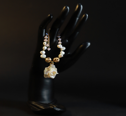 Bracelet - Pearl Flowers In the Palm of Hand