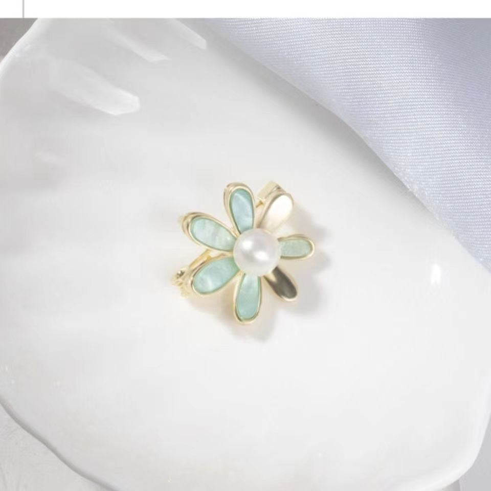Brooch -