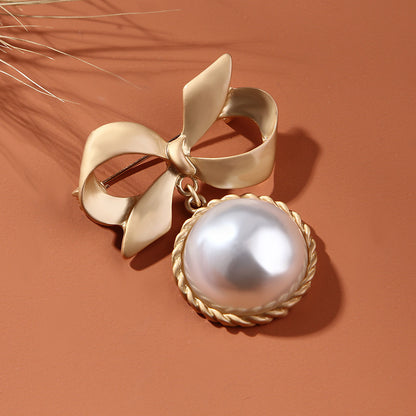 Brooch - Vintage Pearl Bowknot