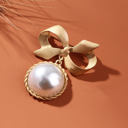 Brooch - Vintage Pearl Bowknot