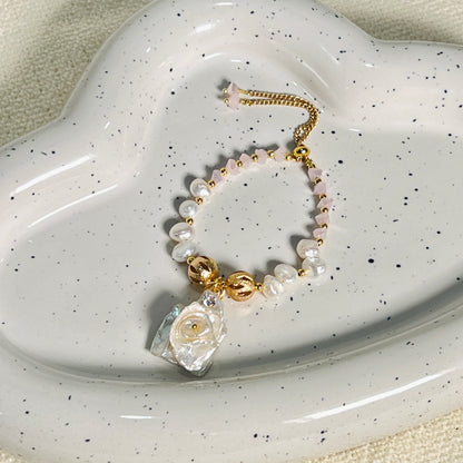 Bracelet - Pearl Flowers In the Palm of Hand